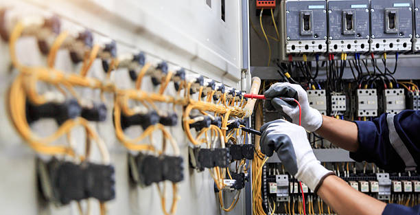 Professional Electrician technician working in Alto, TX